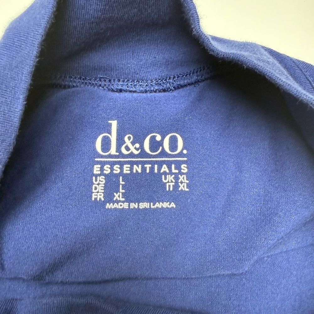 D&Co L Mock Turtle Neck with beautiful button cuff detail. Tunic length. - Picture 4 of 8